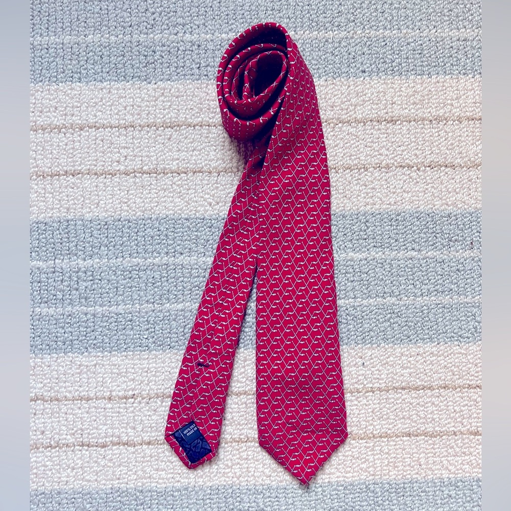 Vineyard vines, boys, hockey tie. Like new condition.